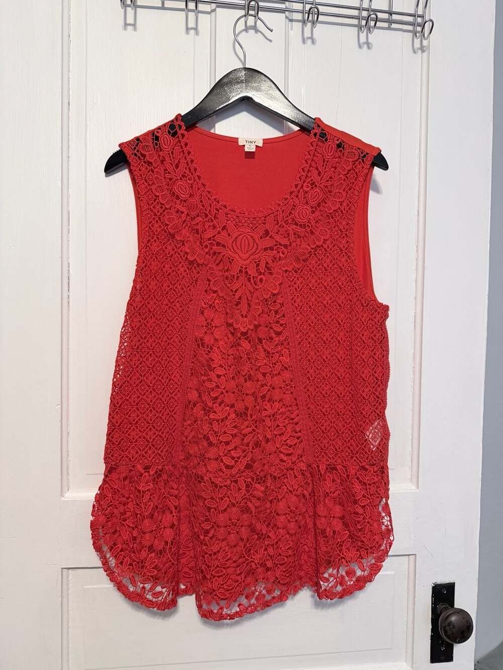 Tiny by Anthropologie Sleeveless Red Floral Crochet Lace Tank Top L


A3